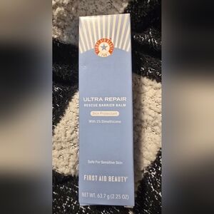 First Aid Beauty Ultra Repair Rescue Barrier Balm